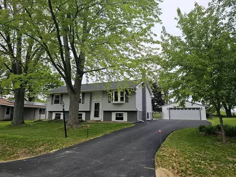 1522 Sunset Dr, Holiday Hills, IL 60050