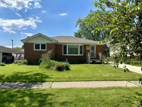 2066 Ash St, Des Plaines, IL 60018