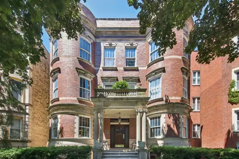 4068 N Sheridan Rd #2, Chicago, IL 60613