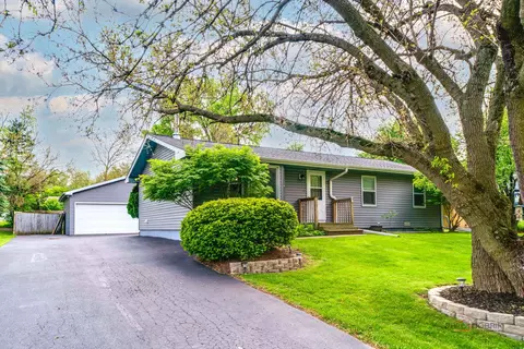 7705 Lucy Dr, Wonder Lake, IL 60097