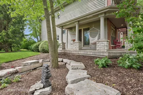 1950 Legends Dr, Wheaton, IL 60189 photo 4