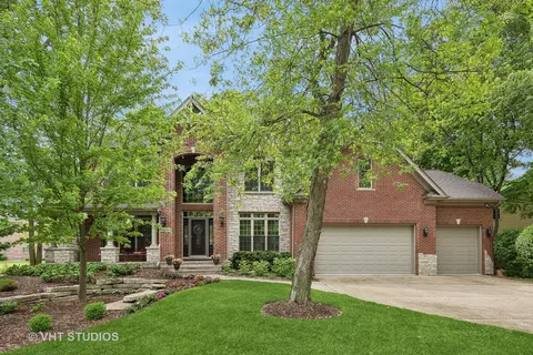 1950 Legends Dr, Wheaton, IL 60189