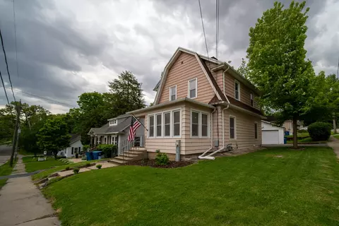 Exterior - 604 E 3rd St, Dixon, IL 61021 photo 2 of 7