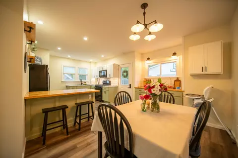 Dining - 604 E 3rd St, Dixon, IL 61021 photo 1 of 1