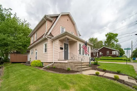 Exterior - 604 E 3rd St, Dixon, IL 61021 photo 3 of 7