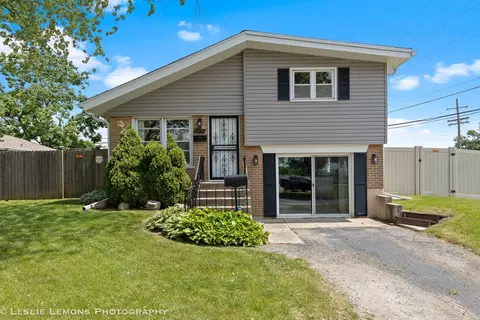 15059 Mission Ave, Oak Forest, IL 60452