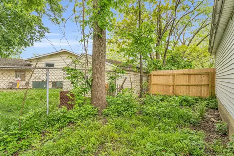 Exterior - 1615 Sheffield Rd, Champaign, IL 61821 photo 6 of 8