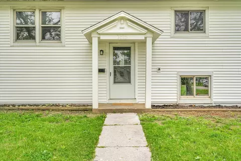 Exterior - 1615 Sheffield Rd, Champaign, IL 61821 photo 4 of 8