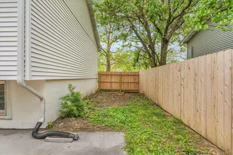 Exterior - 1615 Sheffield Rd, Champaign, IL 61821 photo 5 of 8