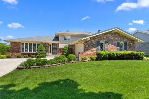 6801 Meade Rd, Downers Grove, IL 60516