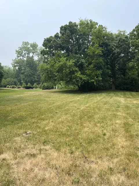 663 Oak Ln, South Elgin, IL 60177
