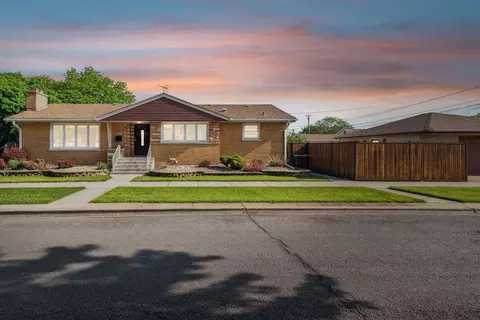 8059 S Whipple St, Chicago, IL 60652