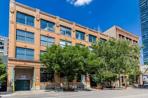 110 N Peoria St #401, Chicago, IL 60607