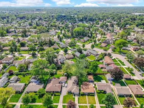 892 S 3rd Ave, Des Plaines, IL 60016 photo 28