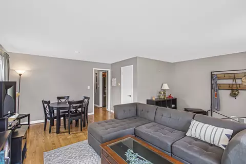 892 S 3rd Ave, Des Plaines, IL 60016 photo 6