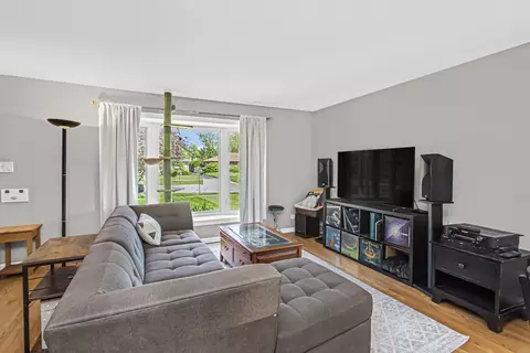 892 S 3rd Ave, Des Plaines, IL 60016 photo 5