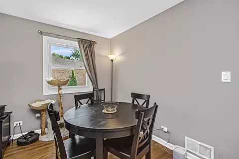 892 S 3rd Ave, Des Plaines, IL 60016 photo 7