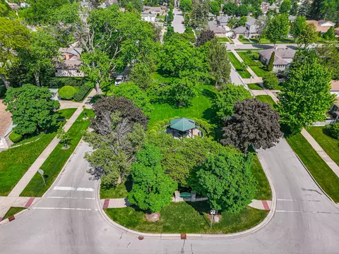 892 S 3rd Ave, Des Plaines, IL 60016 photo 30
