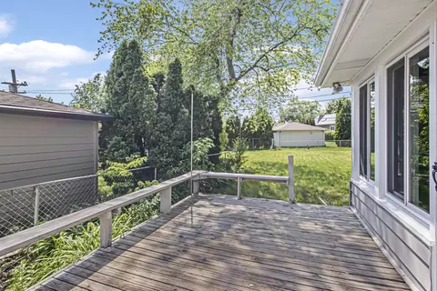892 S 3rd Ave, Des Plaines, IL 60016 photo 23