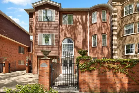 716 W Junior Ter #B, Chicago, IL 60613