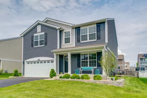 876 Sterling Heights Dr, Antioch, IL 60002