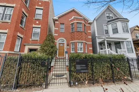 1338 W Byron St, Chicago, IL 60613