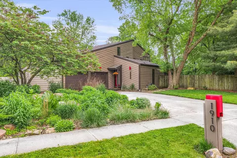1910 Stratford Ct, Champaign, IL 61821