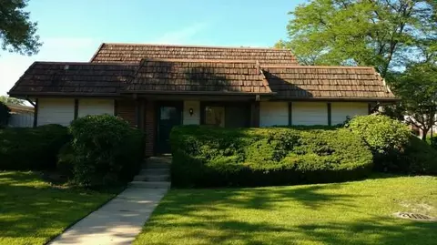 5561 Santa Cruz Dr, Hanover Park, IL 60133