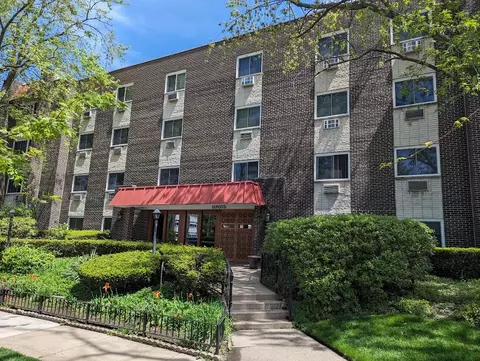 10015 Beverly Dr #203, Skokie, IL 60076