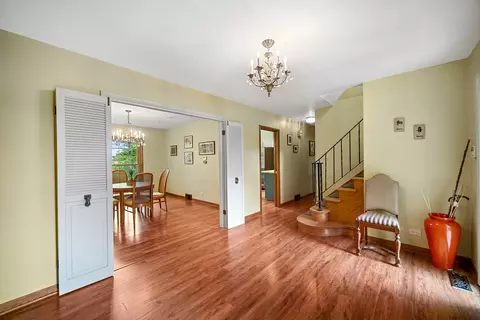 Entry Way - 2833 Chariot Ln, Olympia Fields, IL 60461 photo 2 of 3