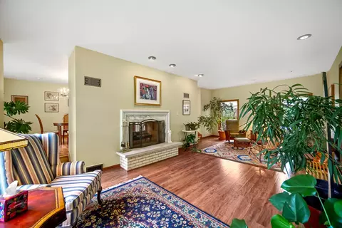 Living - 2833 Chariot Ln, Olympia Fields, IL 60461 photo 4 of 6