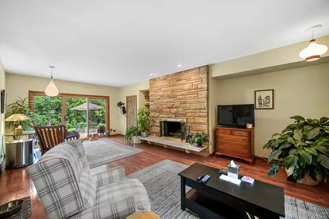 Living - 2833 Chariot Ln, Olympia Fields, IL 60461 photo 5 of 6