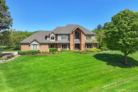 8 Turning Shore Dr, South Barrington, IL 60010