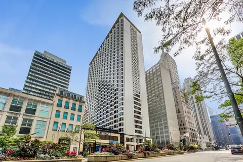 535 N Michigan Ave #2802, Chicago, IL 60611