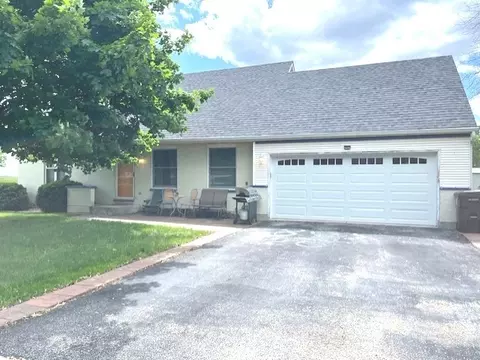 1917 Carriage Ln, Joliet, IL 60433