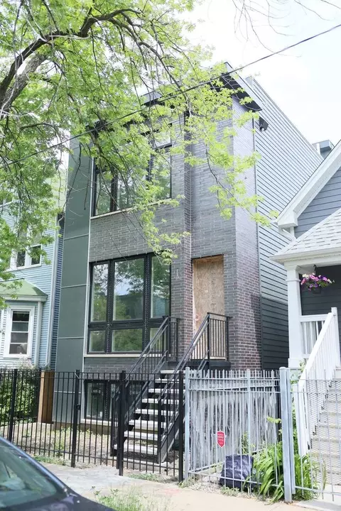 1735 N Albany Ave #2, Chicago, IL 60647