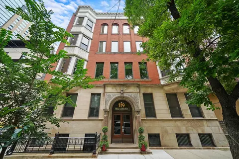119 W Chestnut St #5, Chicago, IL 60610