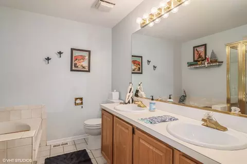 Bath - 1246 Coldspring Rd, Elgin, IL 60120 photo 1 of 2