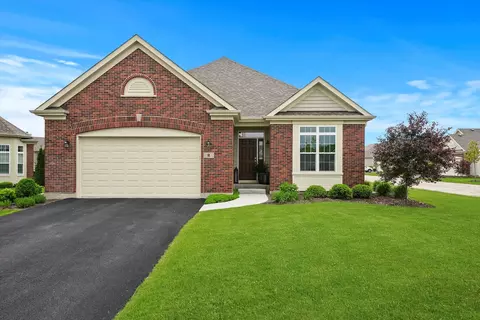 2 Red Oak Ct, Lake In The Hills, IL 60156