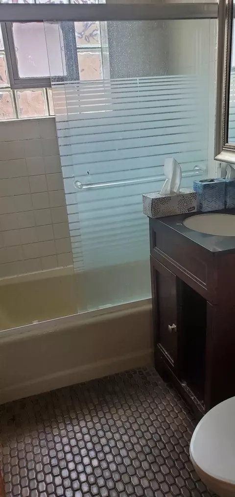 Bath - 7204 S Springfield Ave, Chicago, IL 60629 photo 1 of 1
