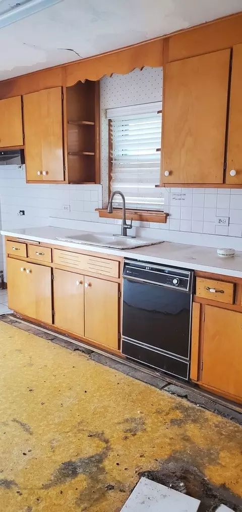 Kitchen - 7204 S Springfield Ave, Chicago, IL 60629 photo 1 of 1