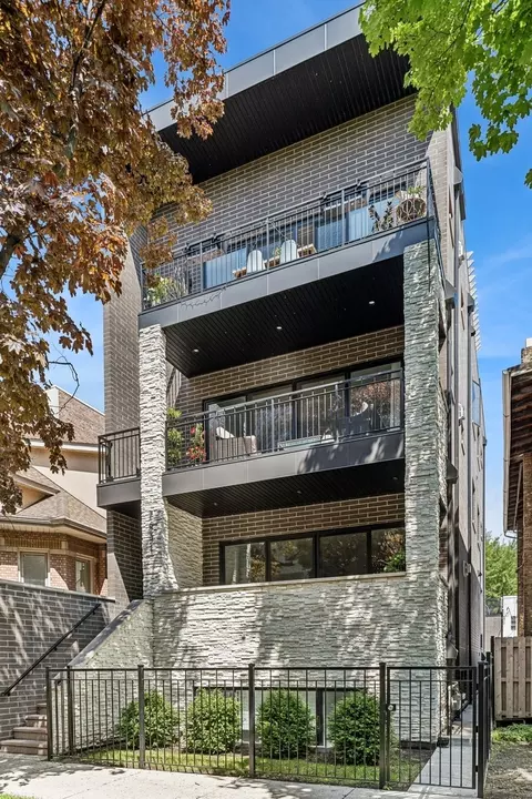 2631 N Bosworth Ave #3, Chicago, IL 60614