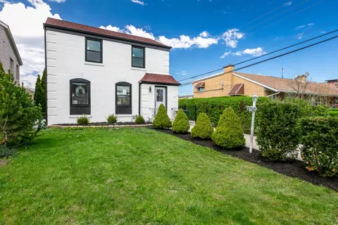 6742 N Trumbull Ave, Lincolnwood, IL 60712