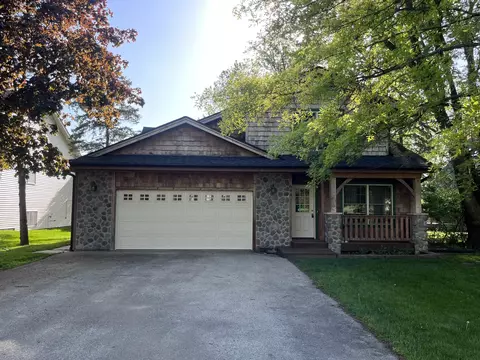 644 NE Candlewick Dr, Poplar Grove, IL 61065