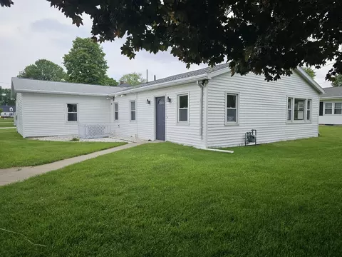 605 Market St, Gridley, IL 61744