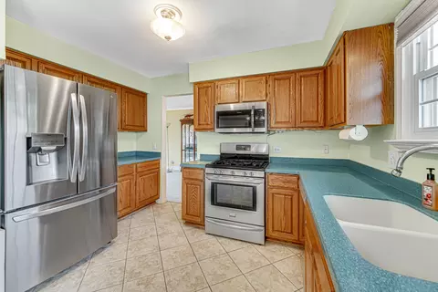103 Alder Ct, Rolling Meadows, IL 60008 photo 2