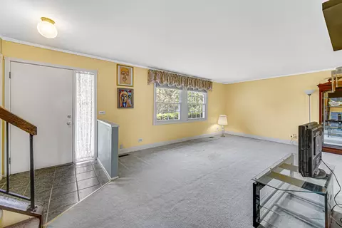 103 Alder Ct, Rolling Meadows, IL 60008 photo 9