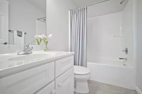 Bath - 1508 Olmsted Rd, Normal, IL 61761 photo 4 of 5