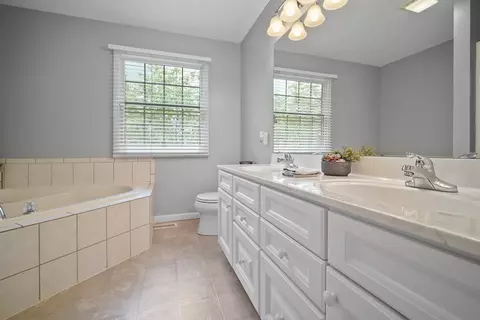 Bath - 1508 Olmsted Rd, Normal, IL 61761 photo 2 of 5