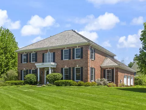 800 Tisbury Ln, Lake Forest, IL 60045